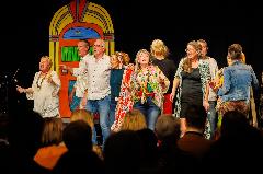 Voices en Tint maken een reis door de tijd